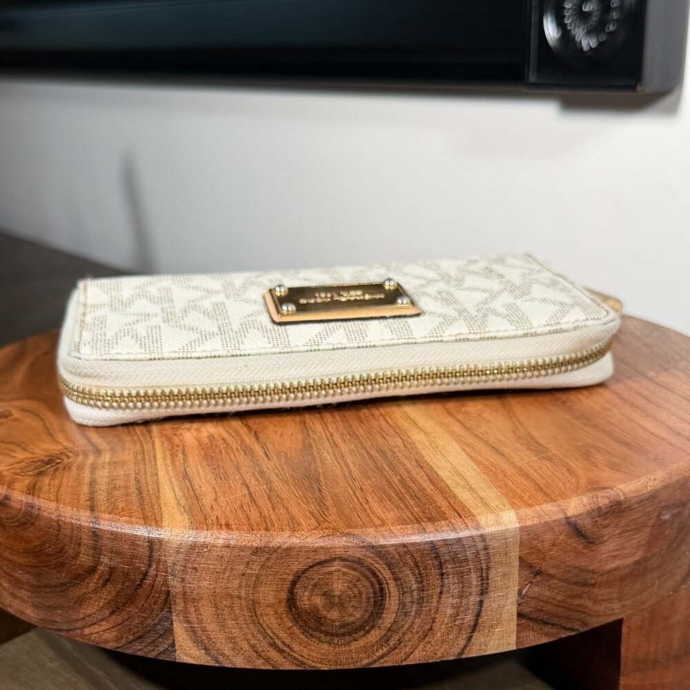 Michael Kors Vanilla Signature Logo Zip-Around Wallet - Picture 6 of 14